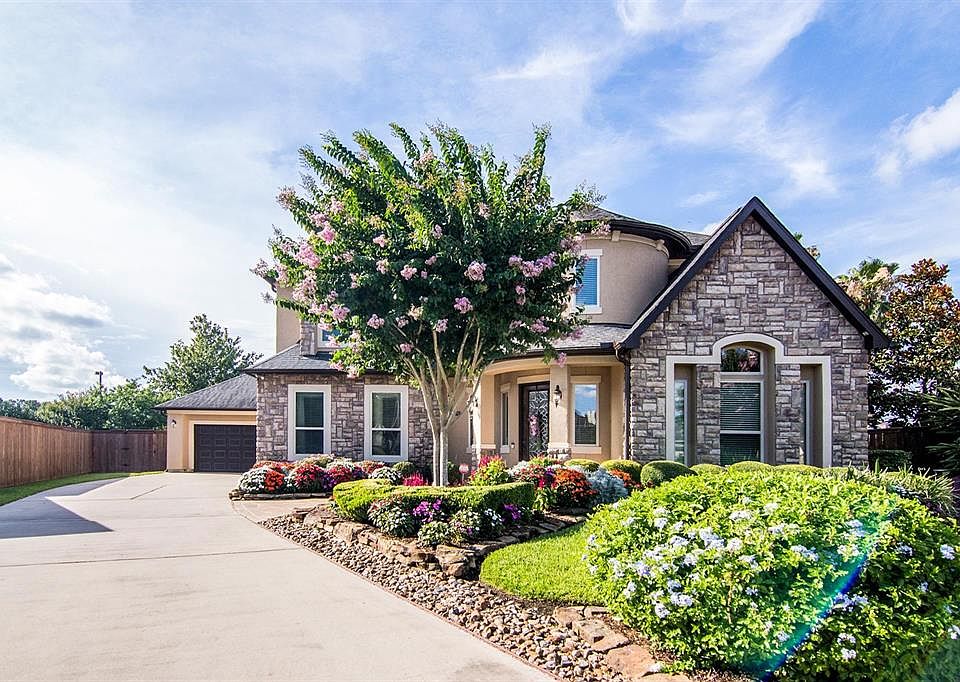 1st image of 1470 Garden Lakes Dr