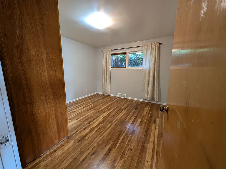 2625 E Mission Ave — Photo 10