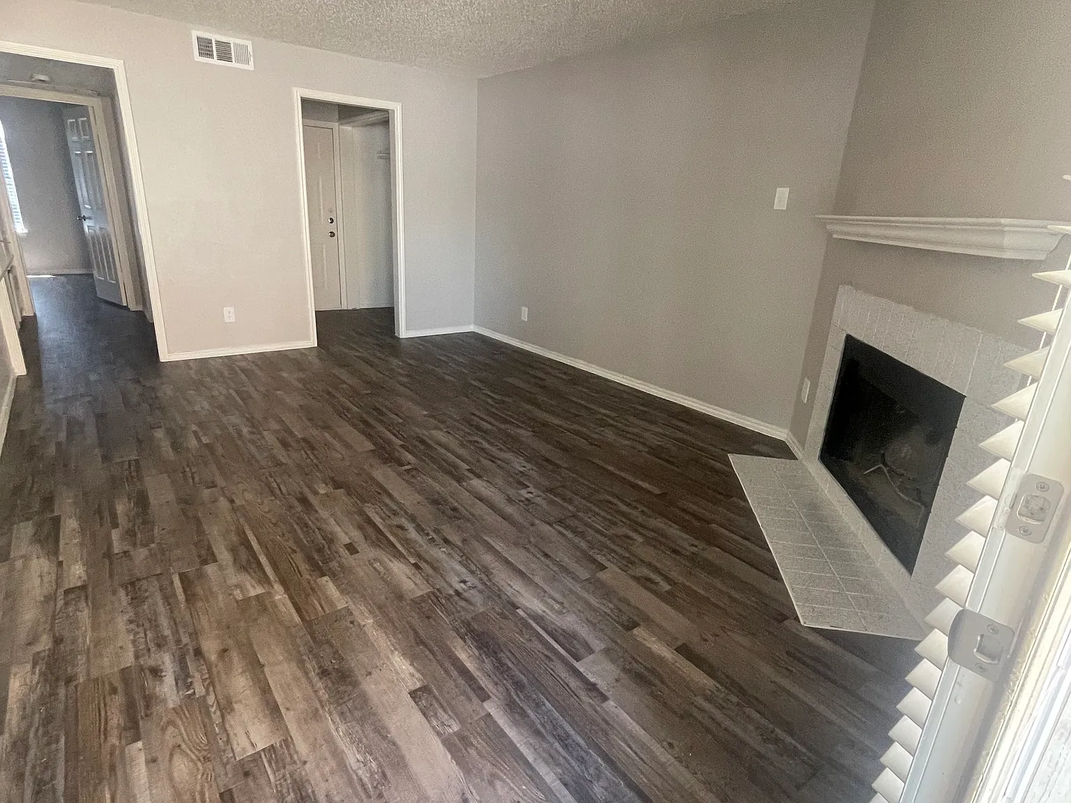 1 bed, 700 sqft, $1,200 — Photo 3