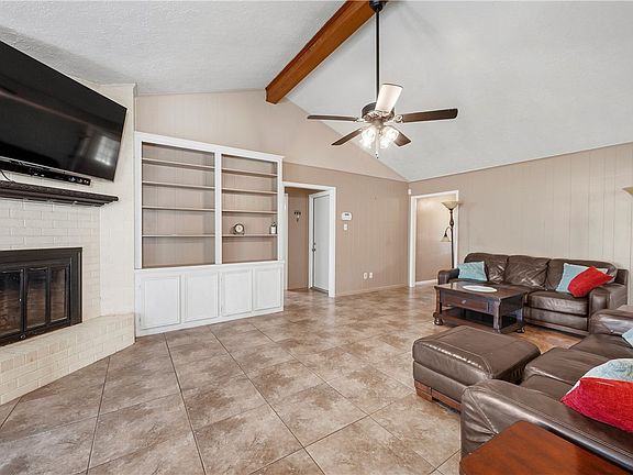 4th image of 3902 Oak Bluff Cir