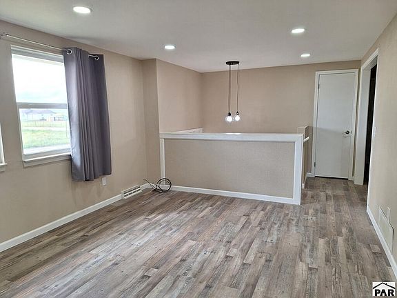 5th image of 200 Sequoia St