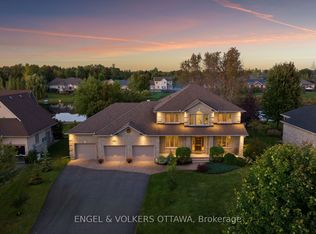 6808 Suncrest Dr, Ottawa, ON K4P 0B2