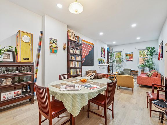 4th image of 1933 Montrose St #1