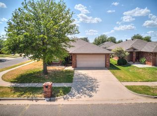 521 Apache Gate Dr, Yukon, OK 73099