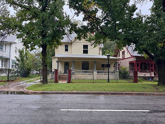 2nd image of 1540 N Park Pl
