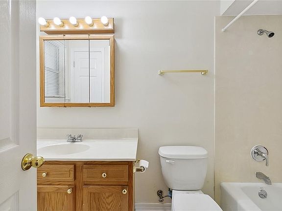 5th image of 6209 Catina St