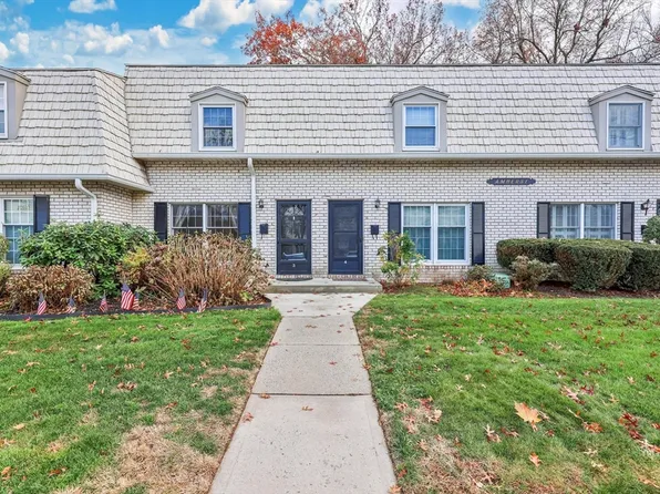 3 Plantation Dr Unit 3, Agawam, MA 01001