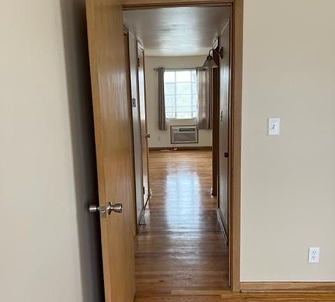 4th image of 320 E 57th St