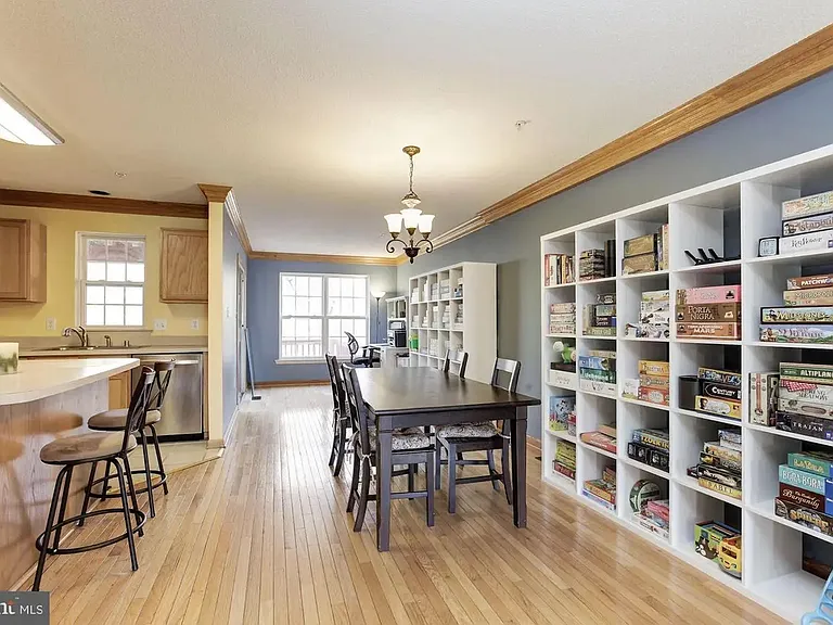 208 Goldsborough Dr — Photo 6