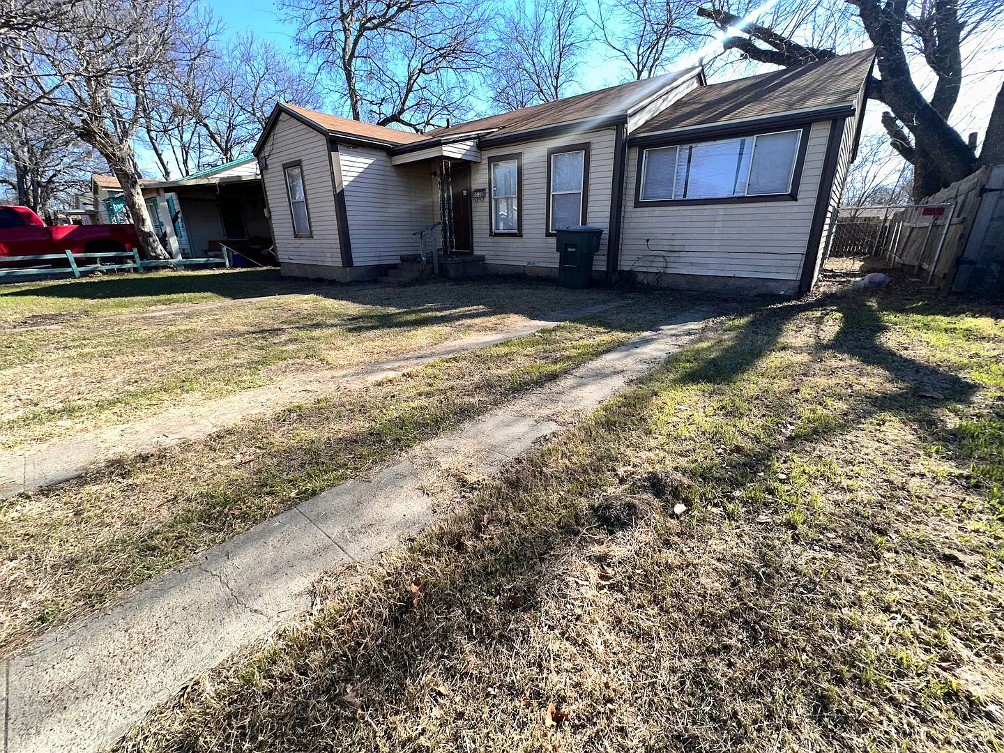 3 bed one bath with fenced yard, CHA $1095 — Photo 3