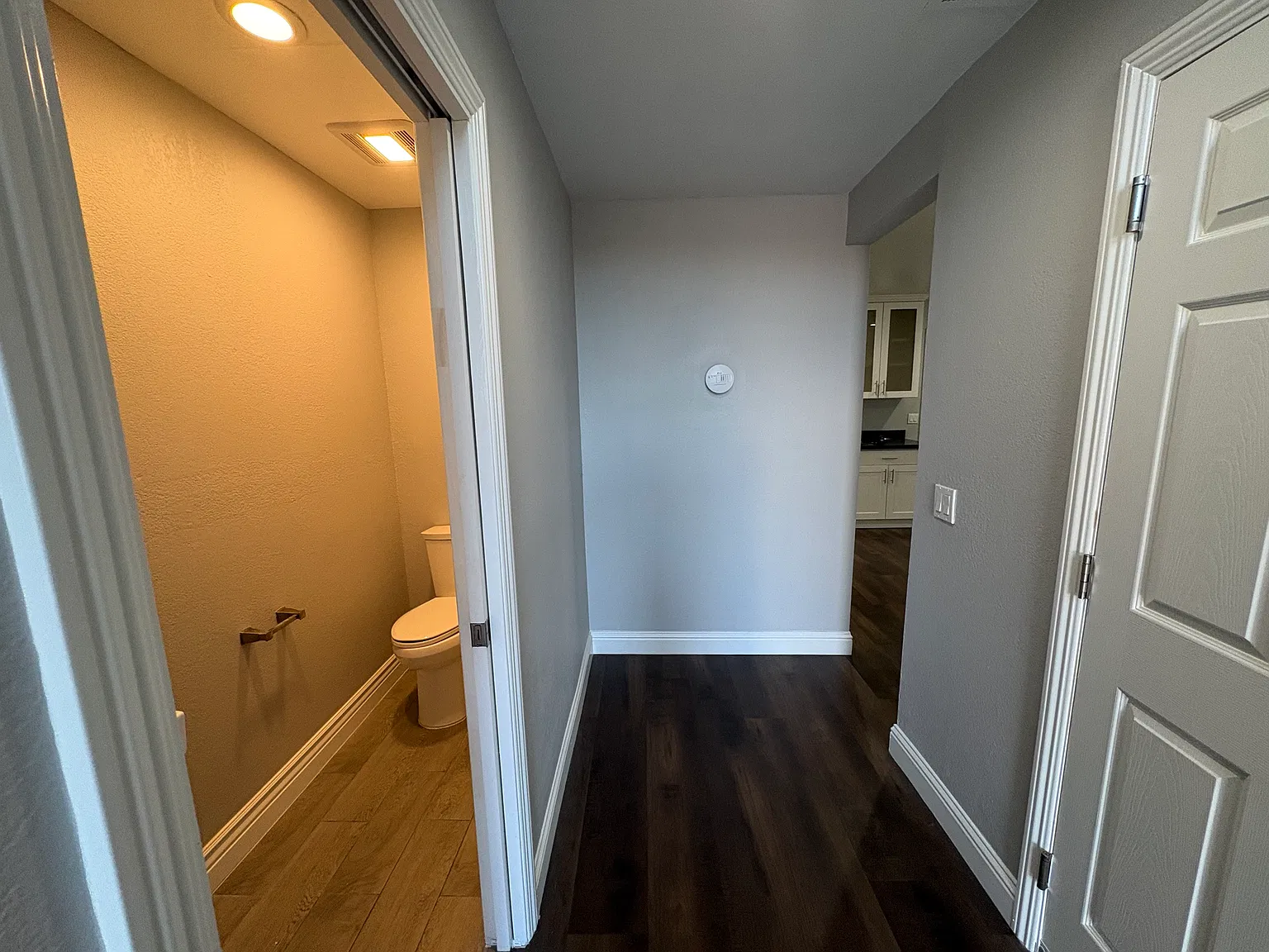 2 bed, 1.5 bath, 2884 sqft, $3,995 — Photo 3