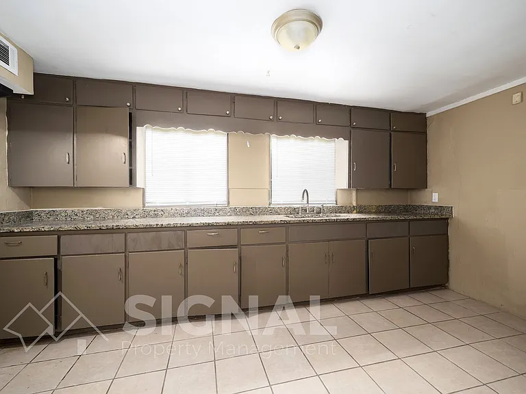 1156 Skyline Dr — Photo 30