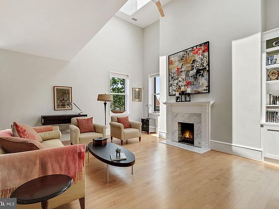4th image of 1701 18th St NW APT 401