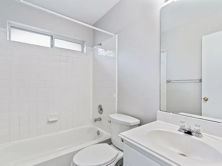 604 Maplecreek Dr — Photo 20