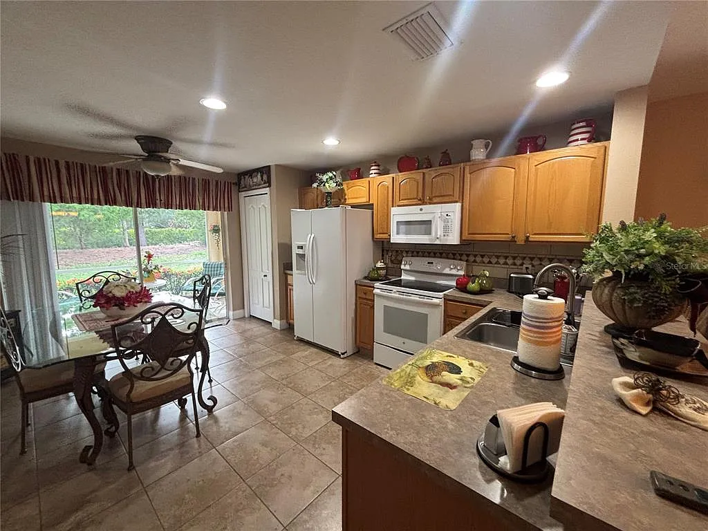 3 bed, 2.0 bath, 1275 sqft, $2,200 — Photo 4