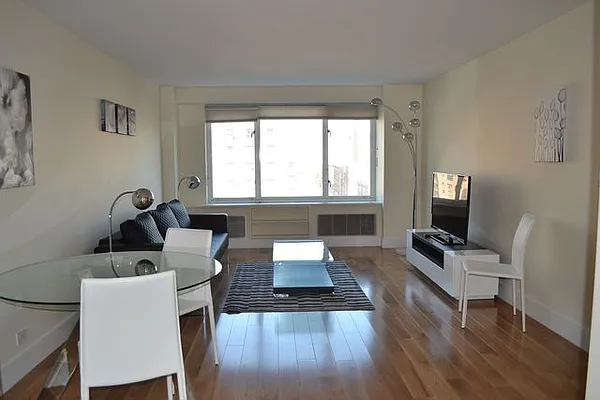 Sold by Urban Living | media 1