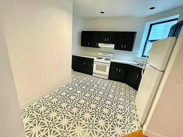 300 W 112th St #4A — Photo 2