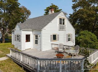 24 School St, Stonington, ME 04681