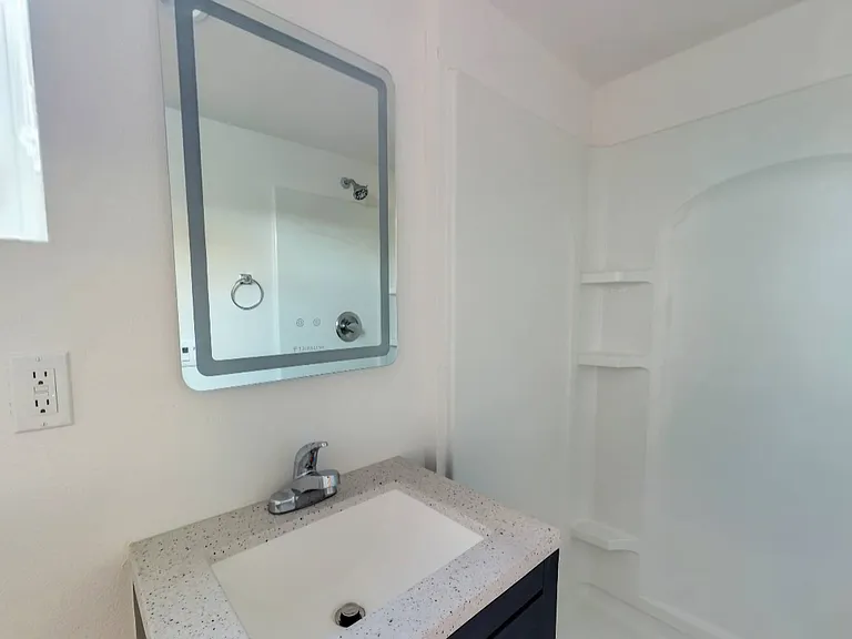 1224 W 37th Pl — Photo 42