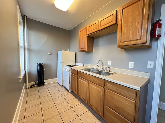 5th image of 1004 Bluff St