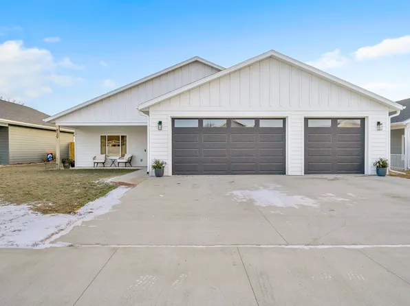 829 30th St, Spirit Lake, IA 51360