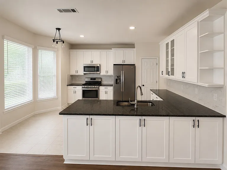 10295 Medridge Cir — Photo 6