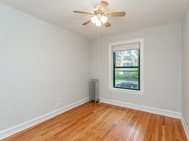 6901-17 S. Paxton/2211-17 E 69th St. — Photo 10