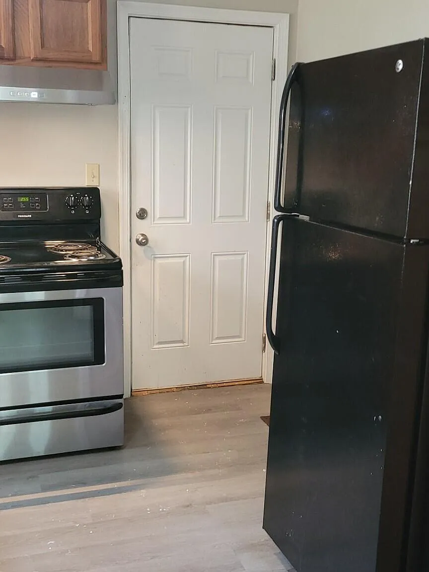 3 bed, 1.0 bath, $1,395 — Photo 4