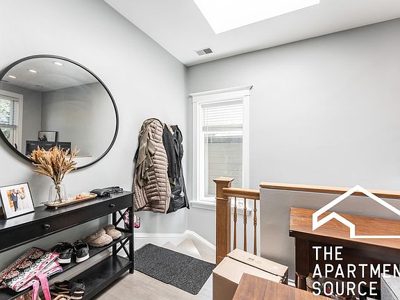 4th image of 3141 N Oakley Ave