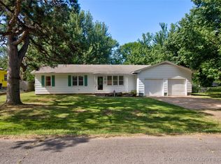 604 Spring Ave, Checotah, OK 74426