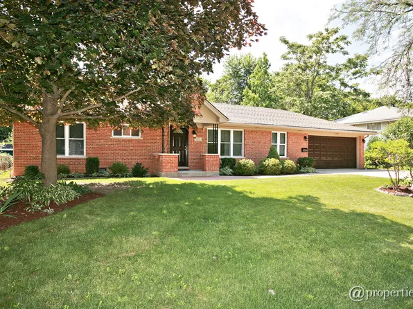 257 Vista Rd, Lake Zurich, IL 60047