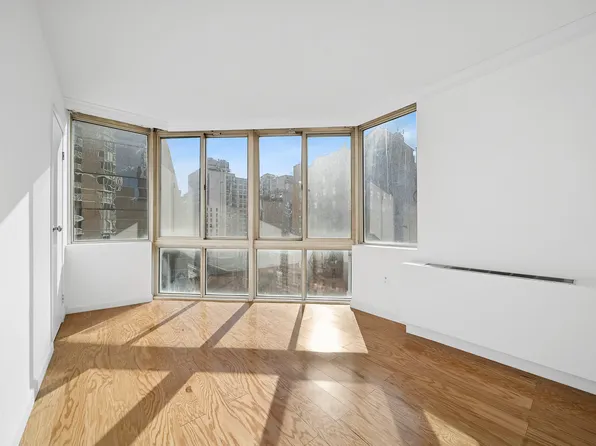 50 Lexington Avenue image 1 of 11