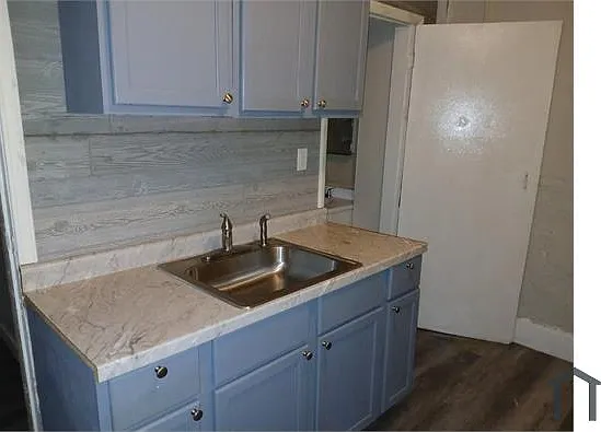 3529 Robson St — Photo 1