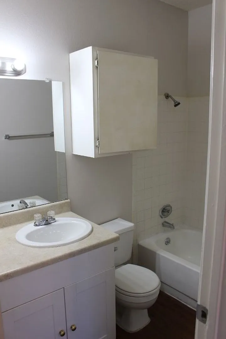 Edgecreek Condo for Lease — Photo 4