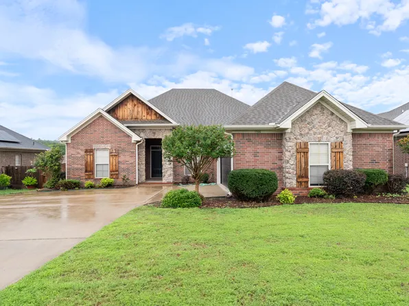 1300 Edge Valley Dr N, Conway, AR 72032