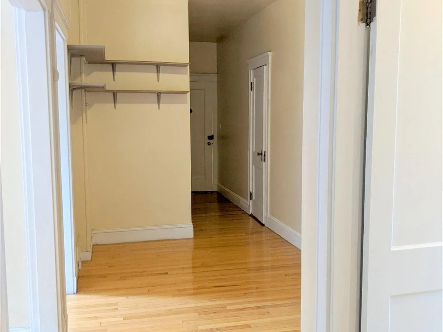 1 bed, 560 sqft, $2,800 — Photo 3