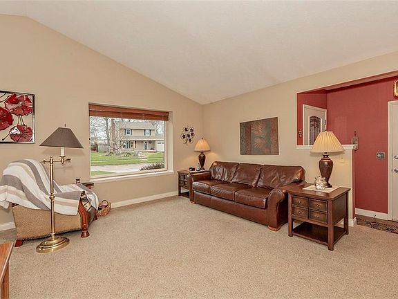 4th image of 5911 Springwood Dr