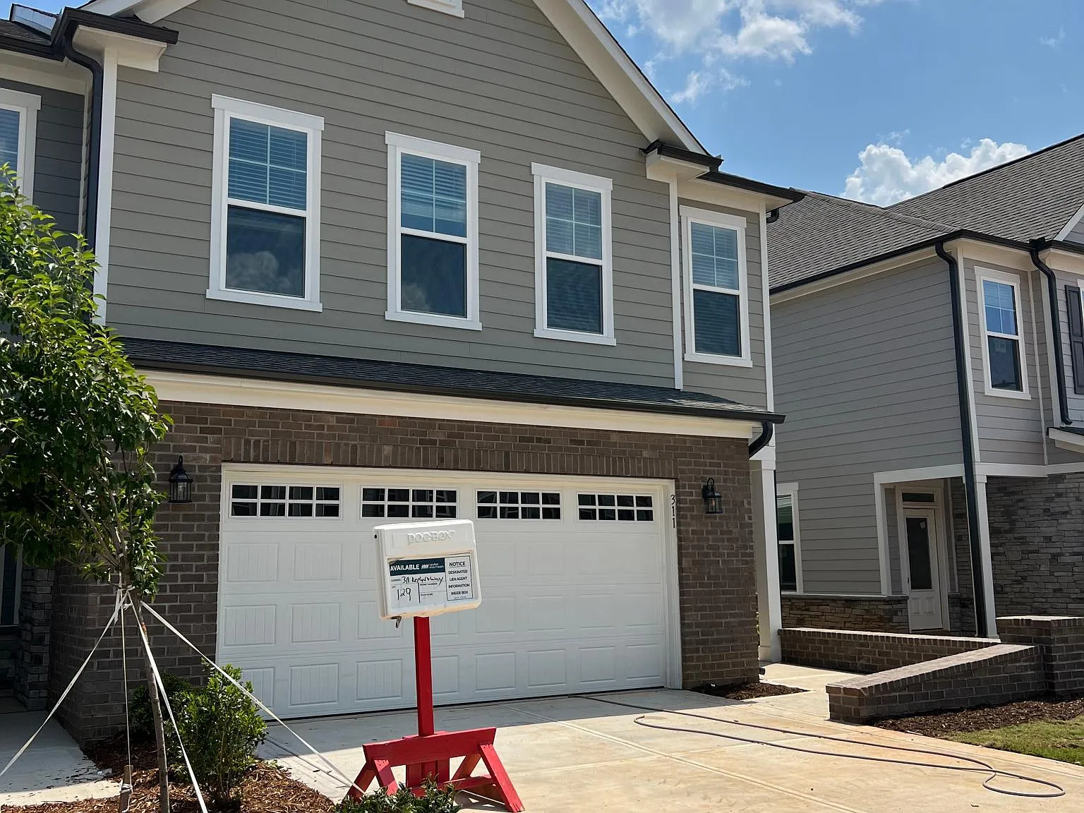 3 bed, 2.5 bath, 2500 sqft, $2,400 — Photo 2