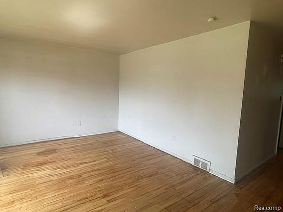 5th image of 15728 Sussex St