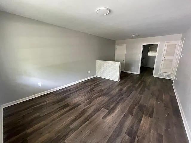 2 bed, 1.0 bath, 857 sqft, $850 — Photo 2