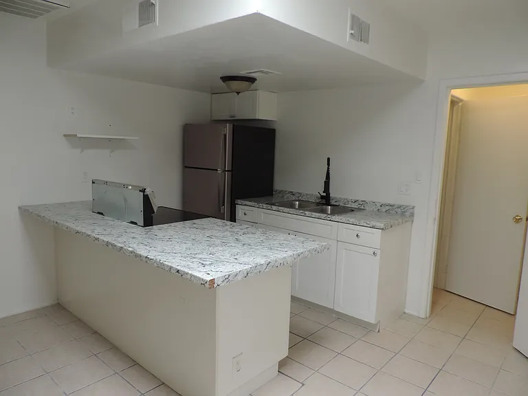 2719 W Maryland Ave #203 — Photo 9