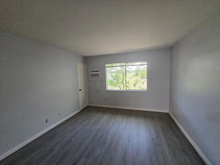 2615 D St #6 — Photo 4