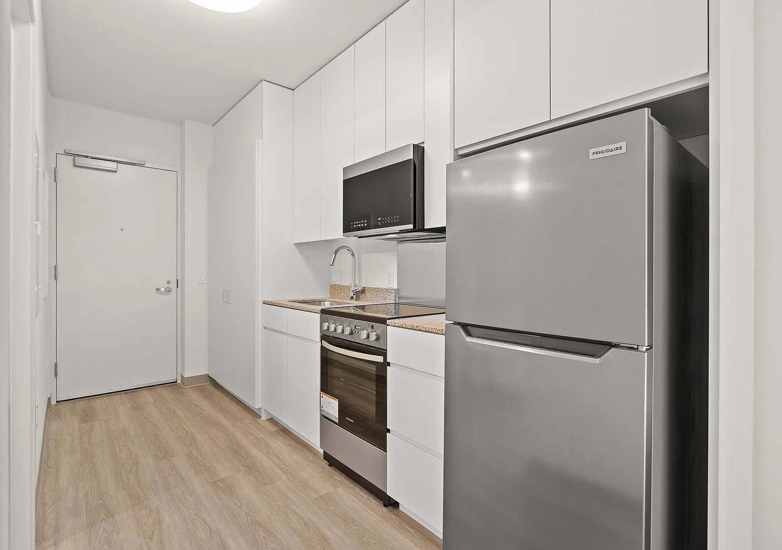 Modern Studio at The Flats at Sky Ala Moana East — Photo 4
