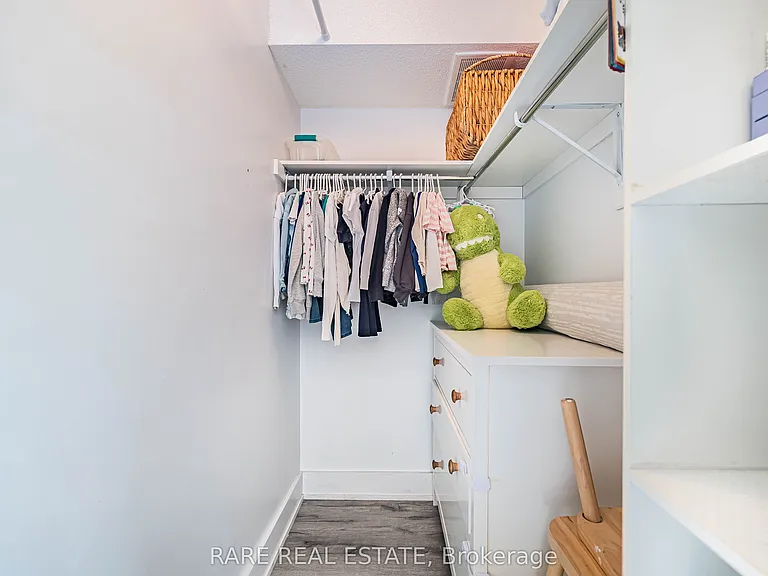 60 Fairwood Cir #28 — Photo 34