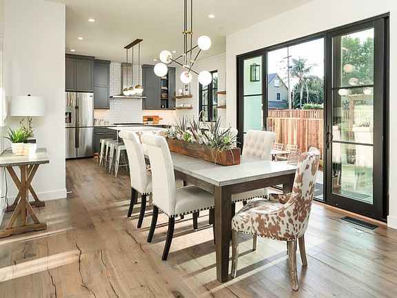4th image of 924 Willow Glen Way