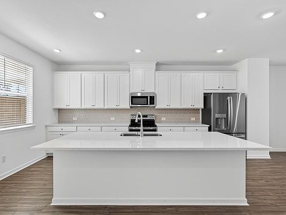 2nd image of 623 Oak Bluff Dr