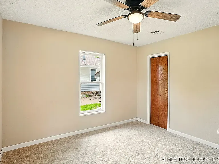 850 E Moses St — Photo 6
