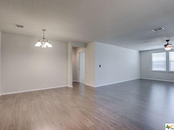 4th image of 5520 Columbia Dr