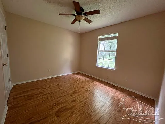 5563 Chantilly Cir — Photo 12