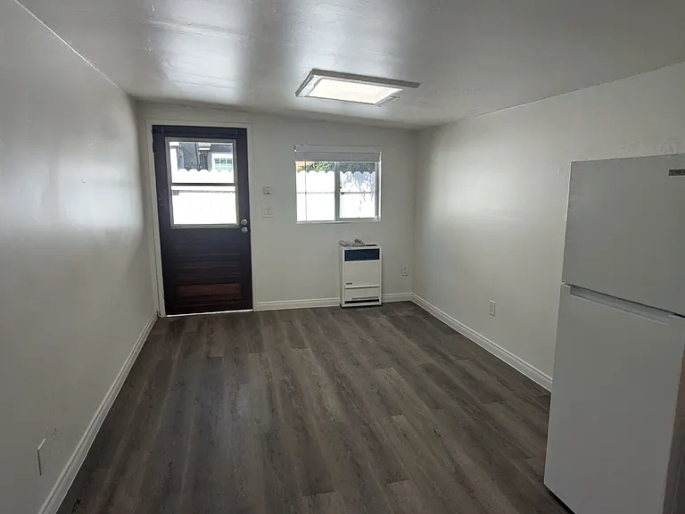 2321 Etiwanda St #E — Photo 13
